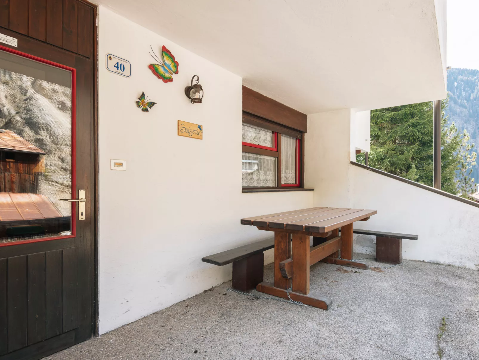 Boiserie-Outside