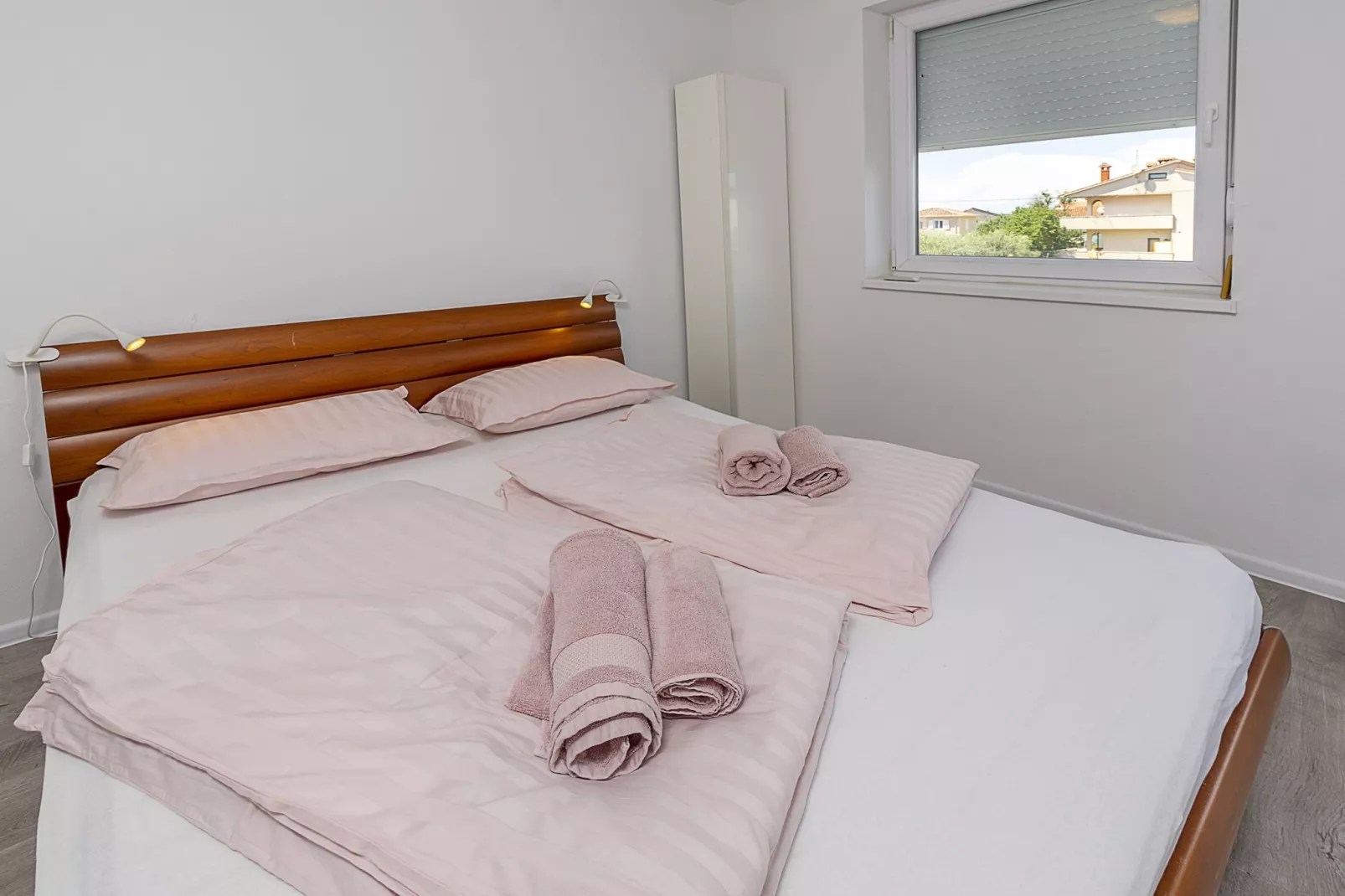 Villa Susanne with Private Pool-Schlafzimmer
