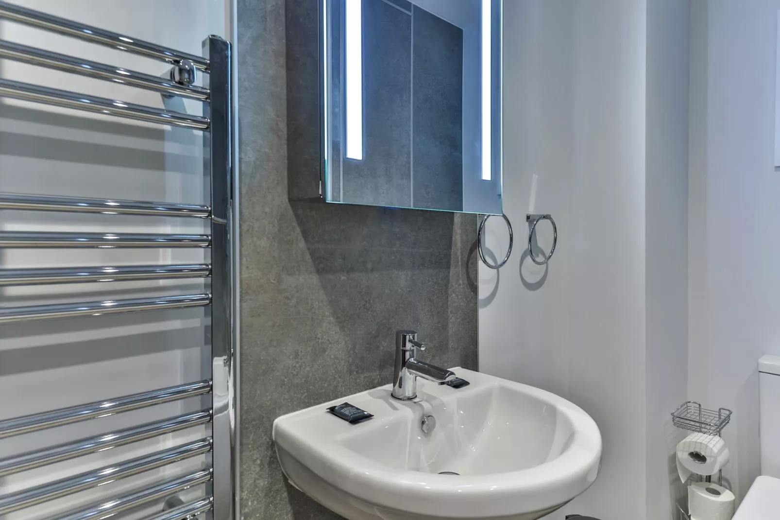 Belle House, Apt 1-Bathroom