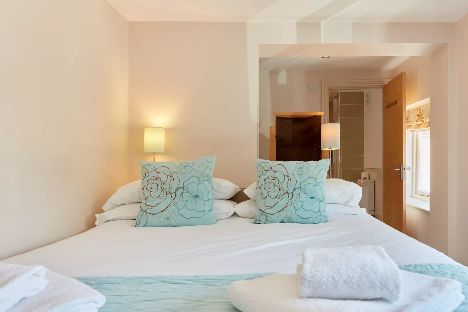 Sunshine Cottage-Bedroom