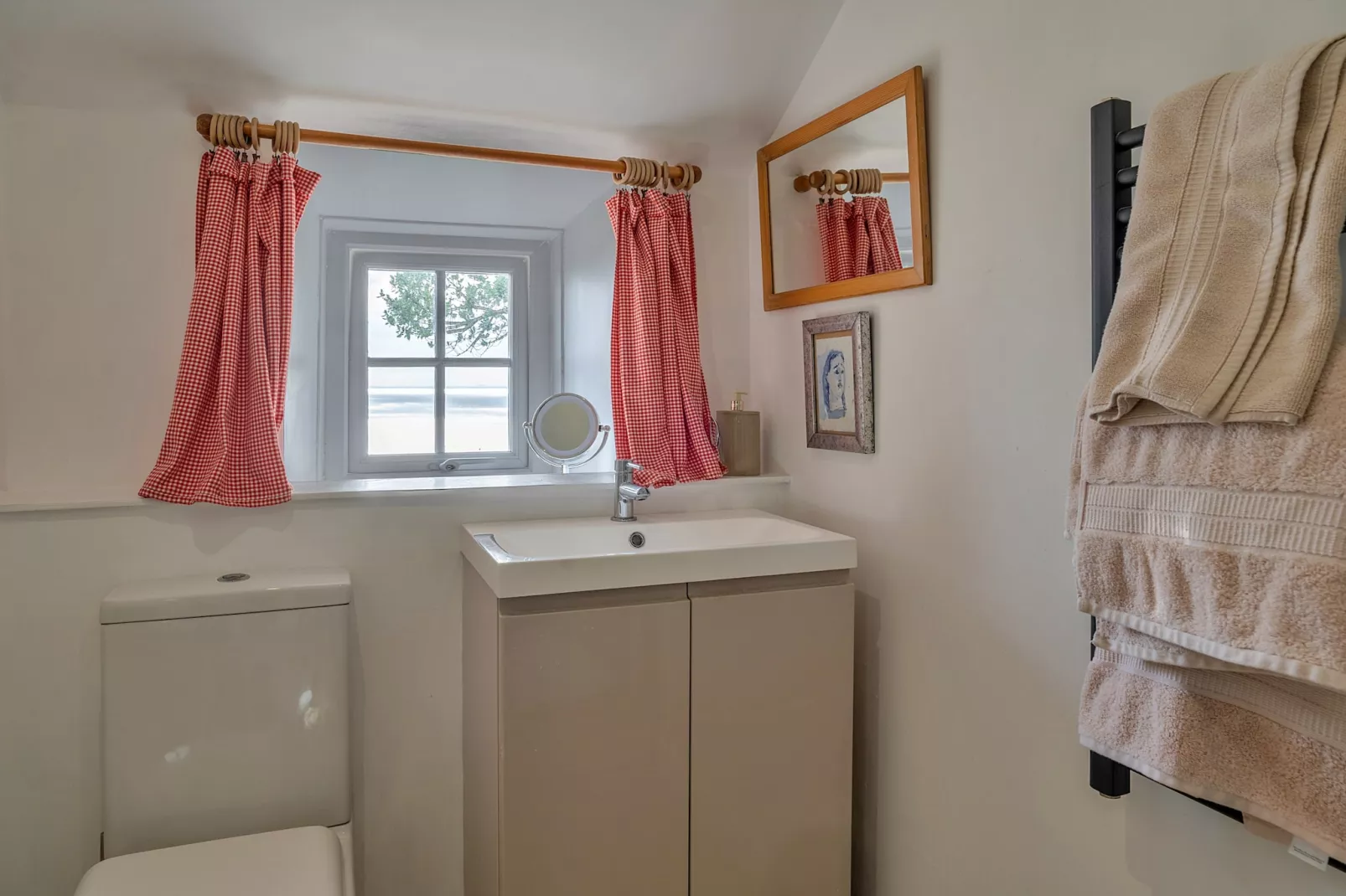 Lesceave Cottage-Bathroom