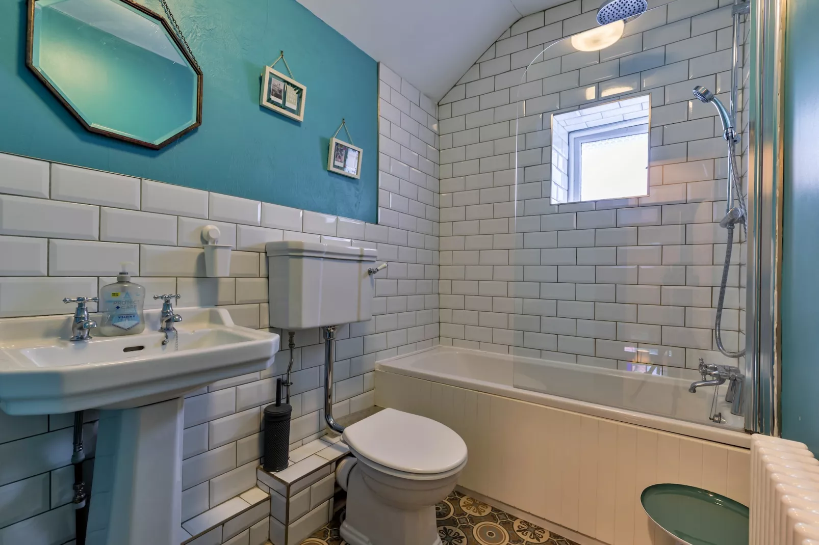 Spring Cottage-Bathroom