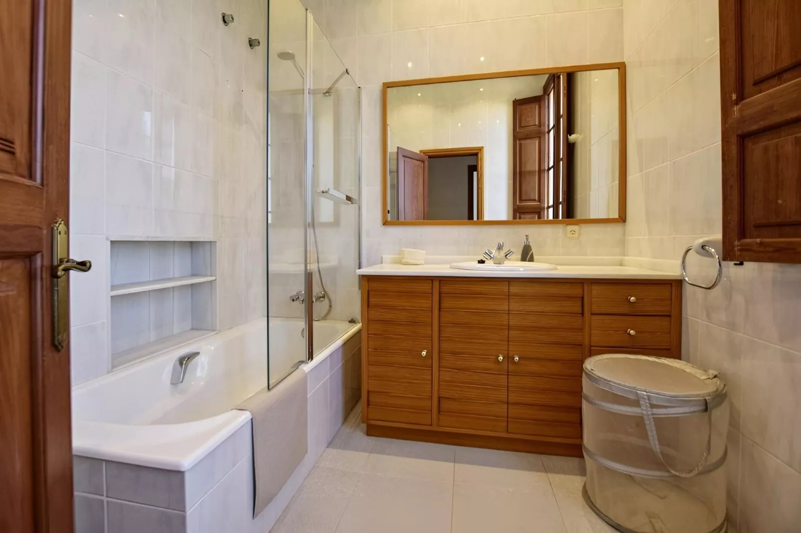 Son Granada-Bathroom