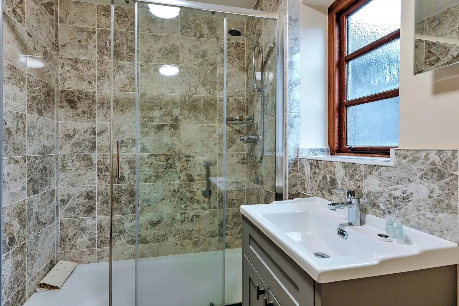 The Onibury-Bathroom