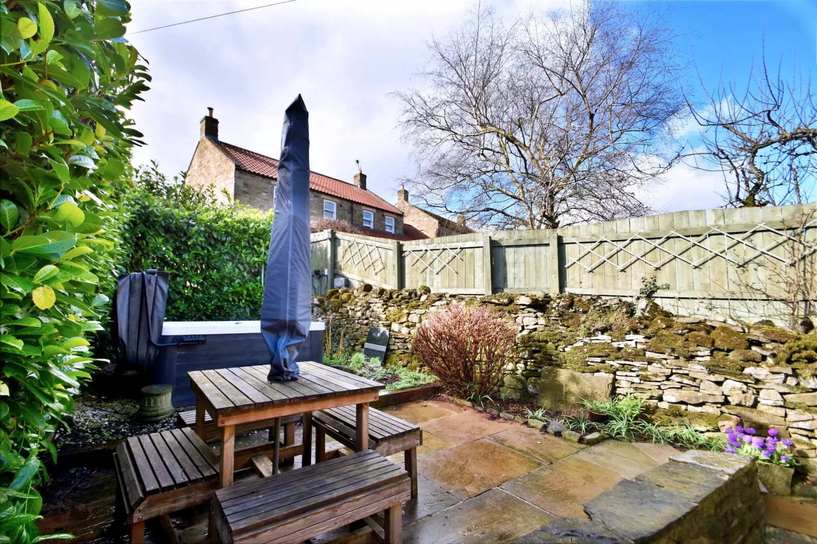 Stable Cottage-Outdoor