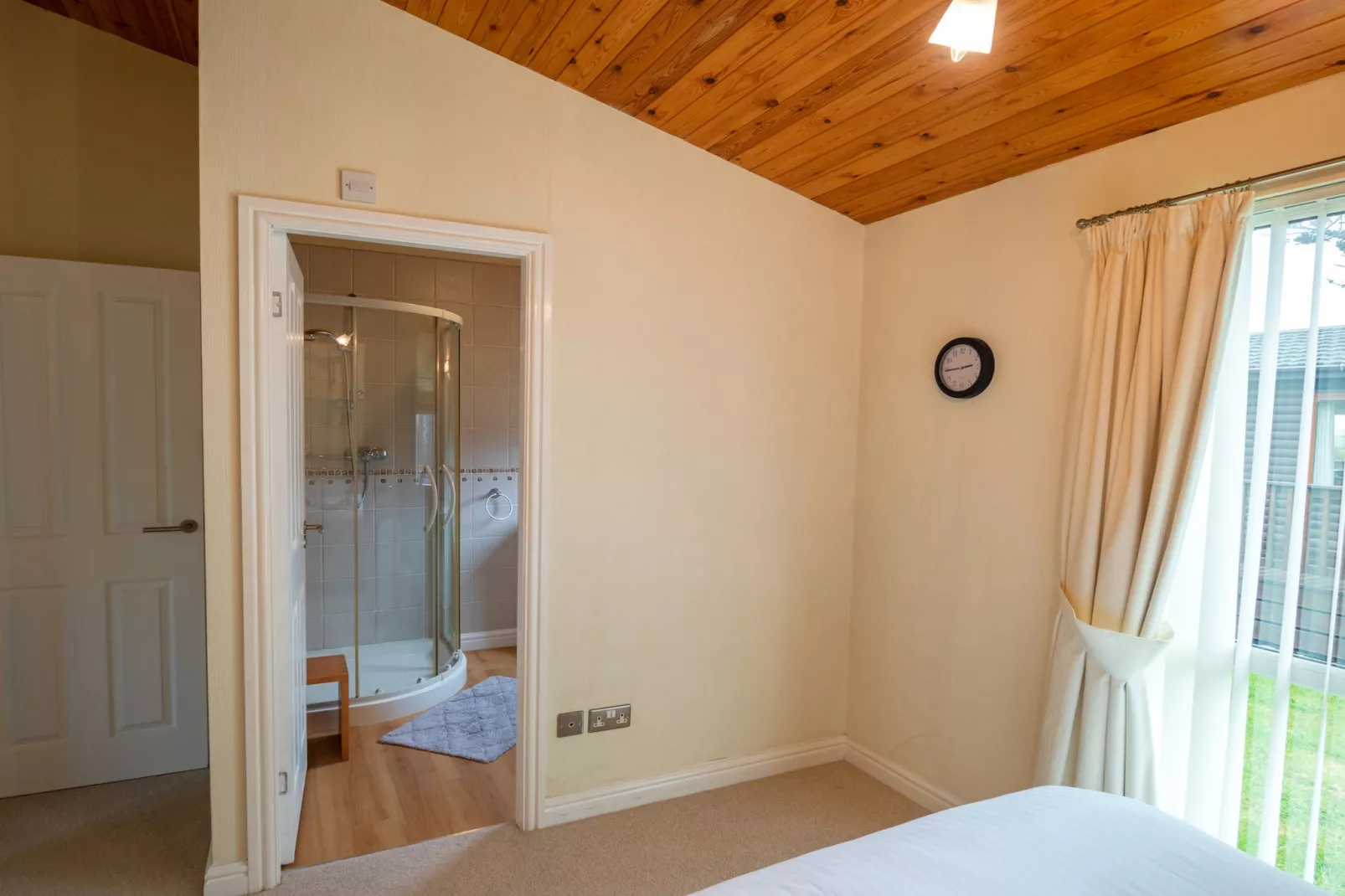 Whitsand Bay Lodge-Bedroom