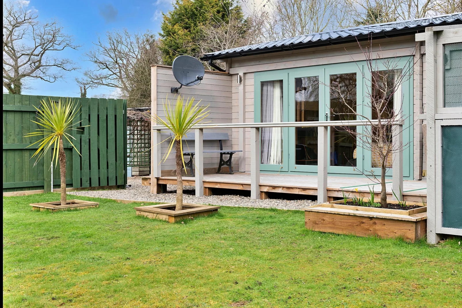 Garden Lodge-Outdoor