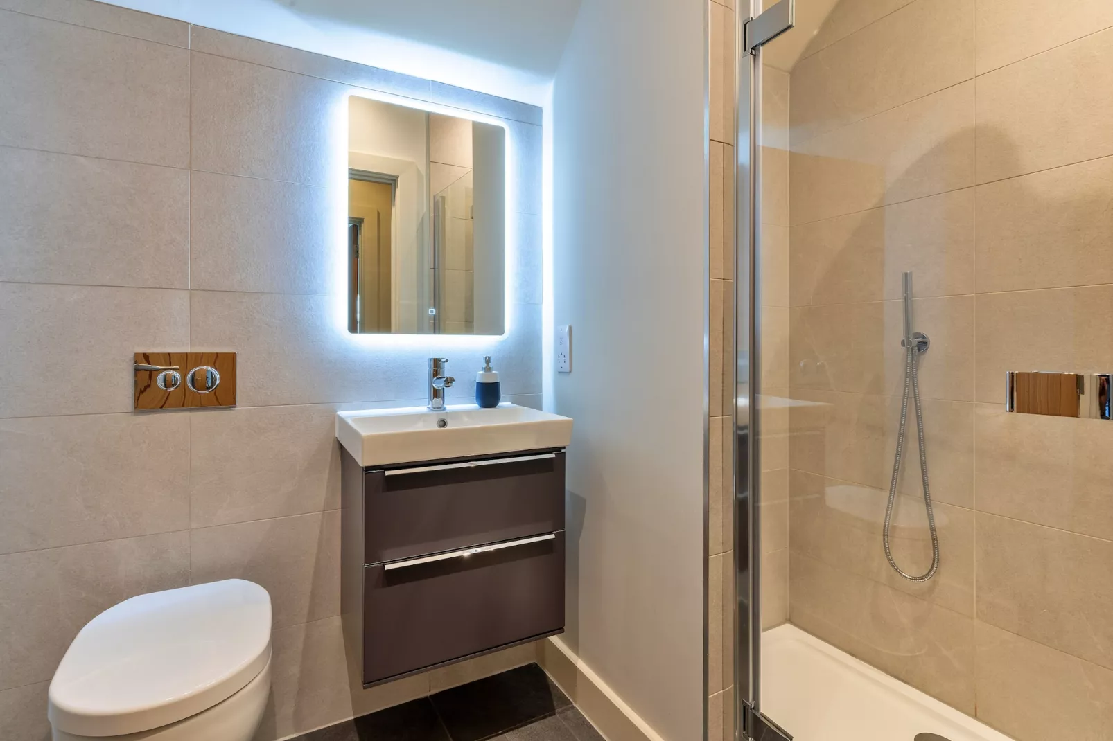 Acorn Cottage-Bathroom