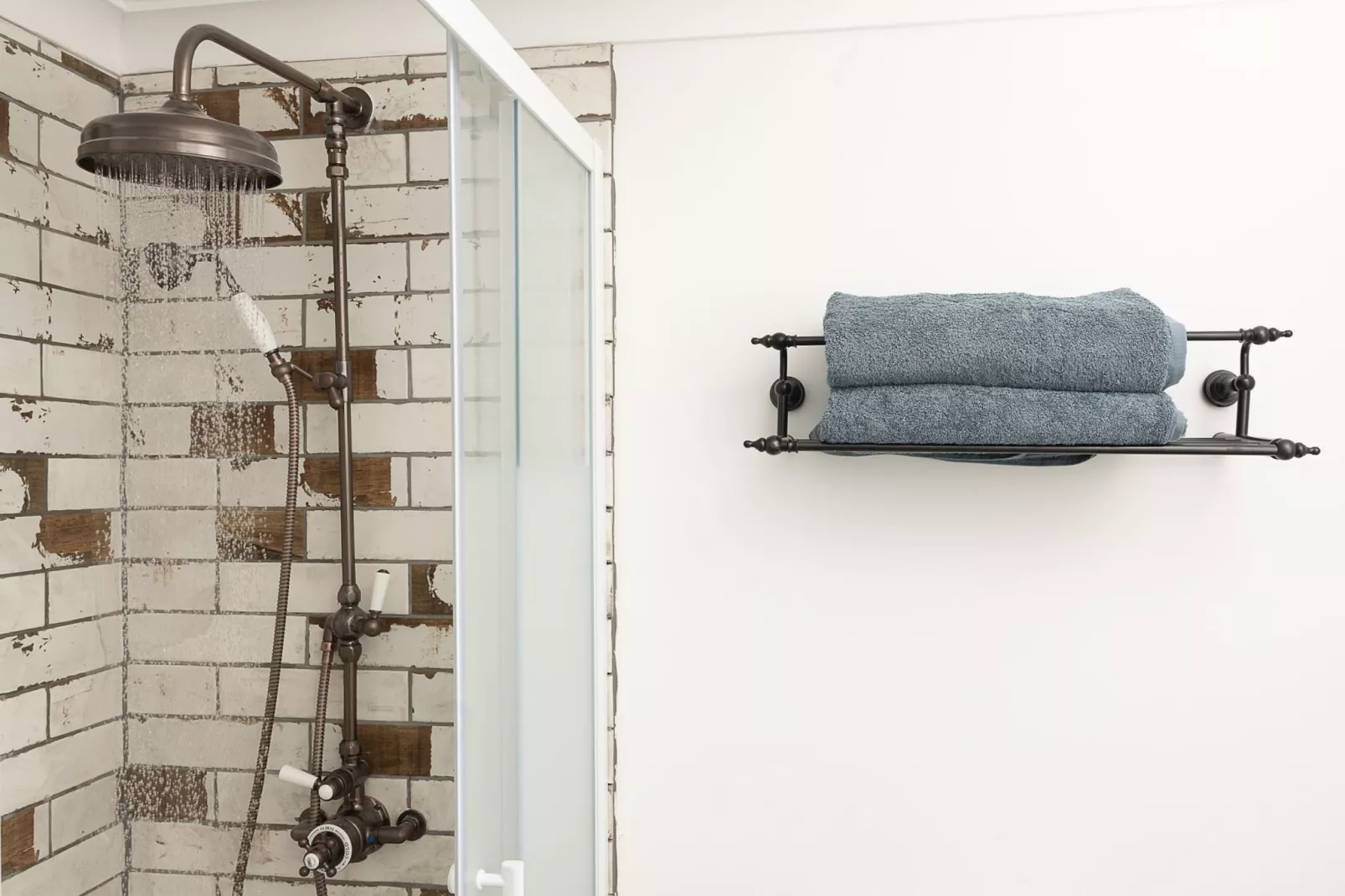 Chyvounder-Bathroom