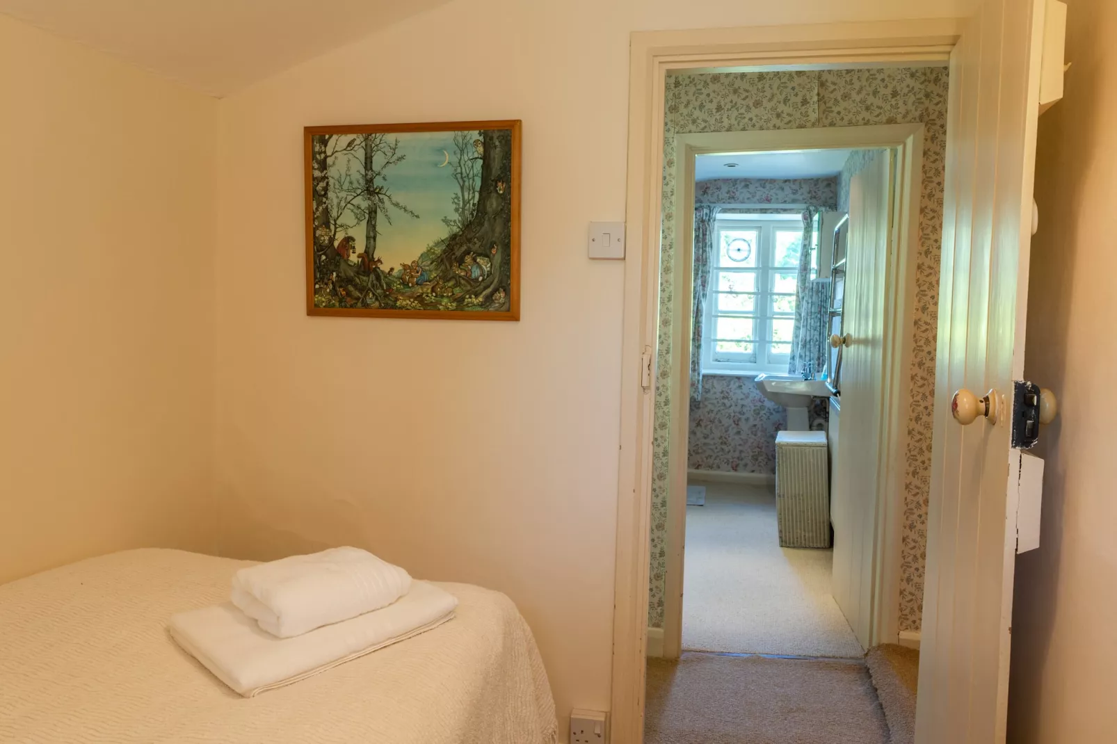 Valley Cottage-Bedroom