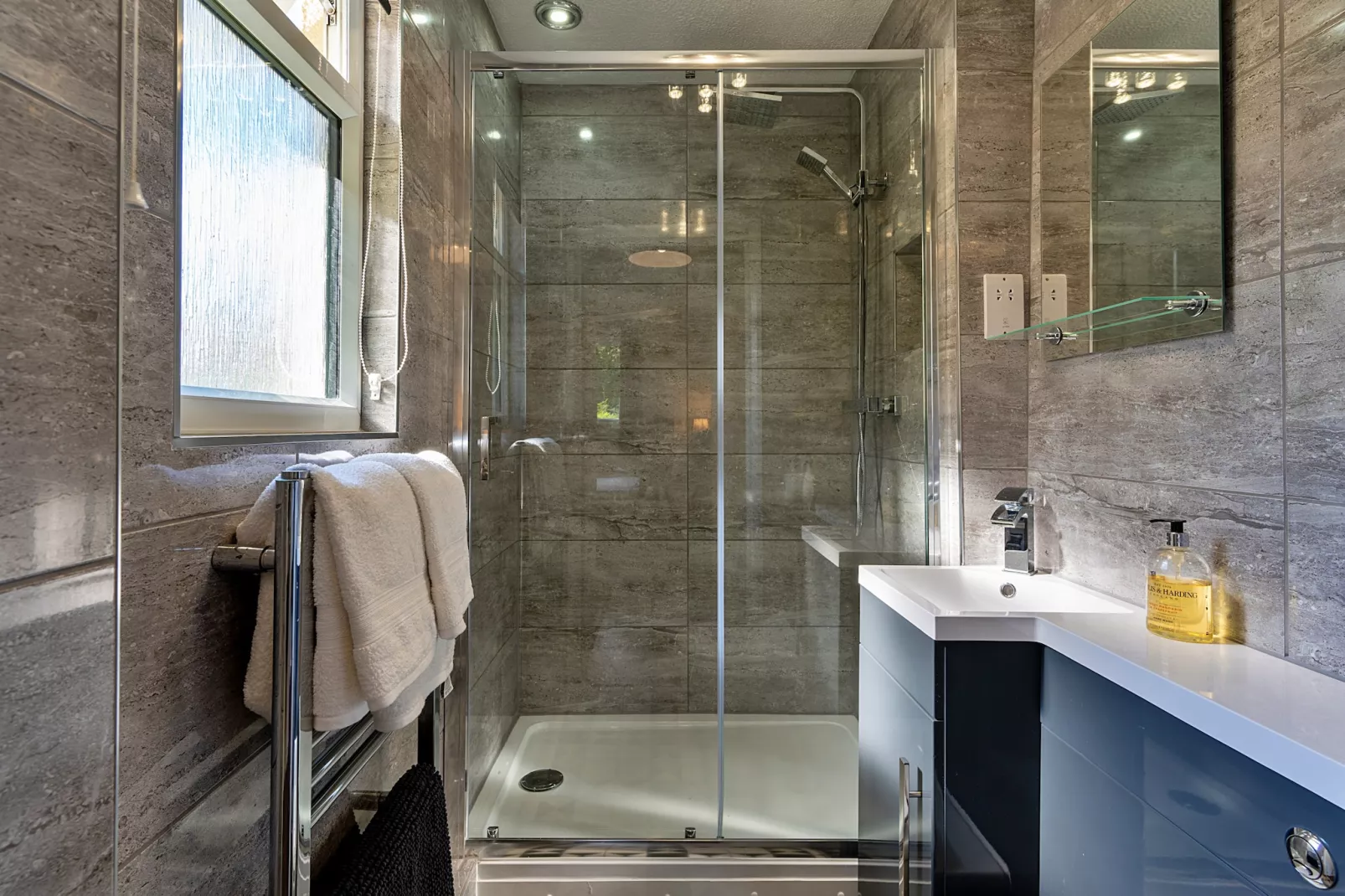 The Annexe at Rosebud Cottage-Bathroom