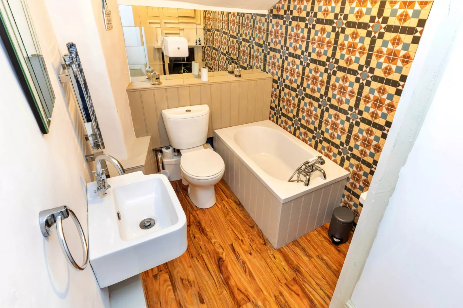 Islip Mill House - Beautiful Riverside Home-Bathroom