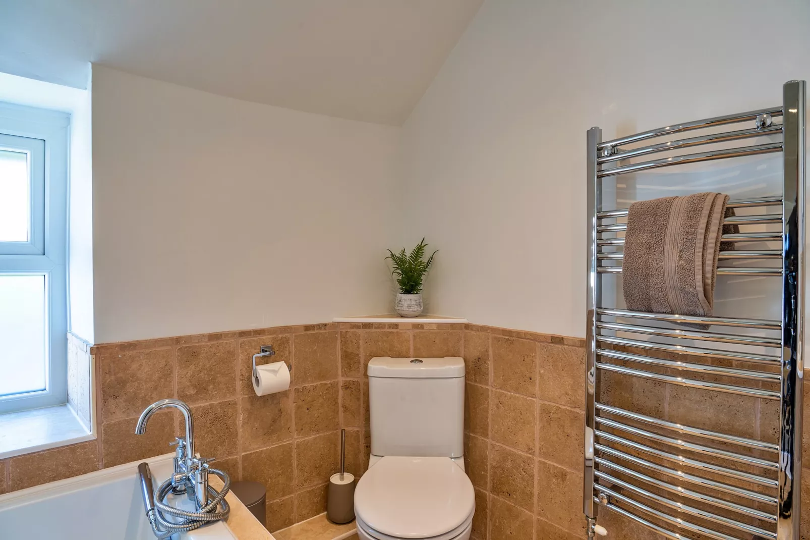 Trethew Cottage-Bathroom