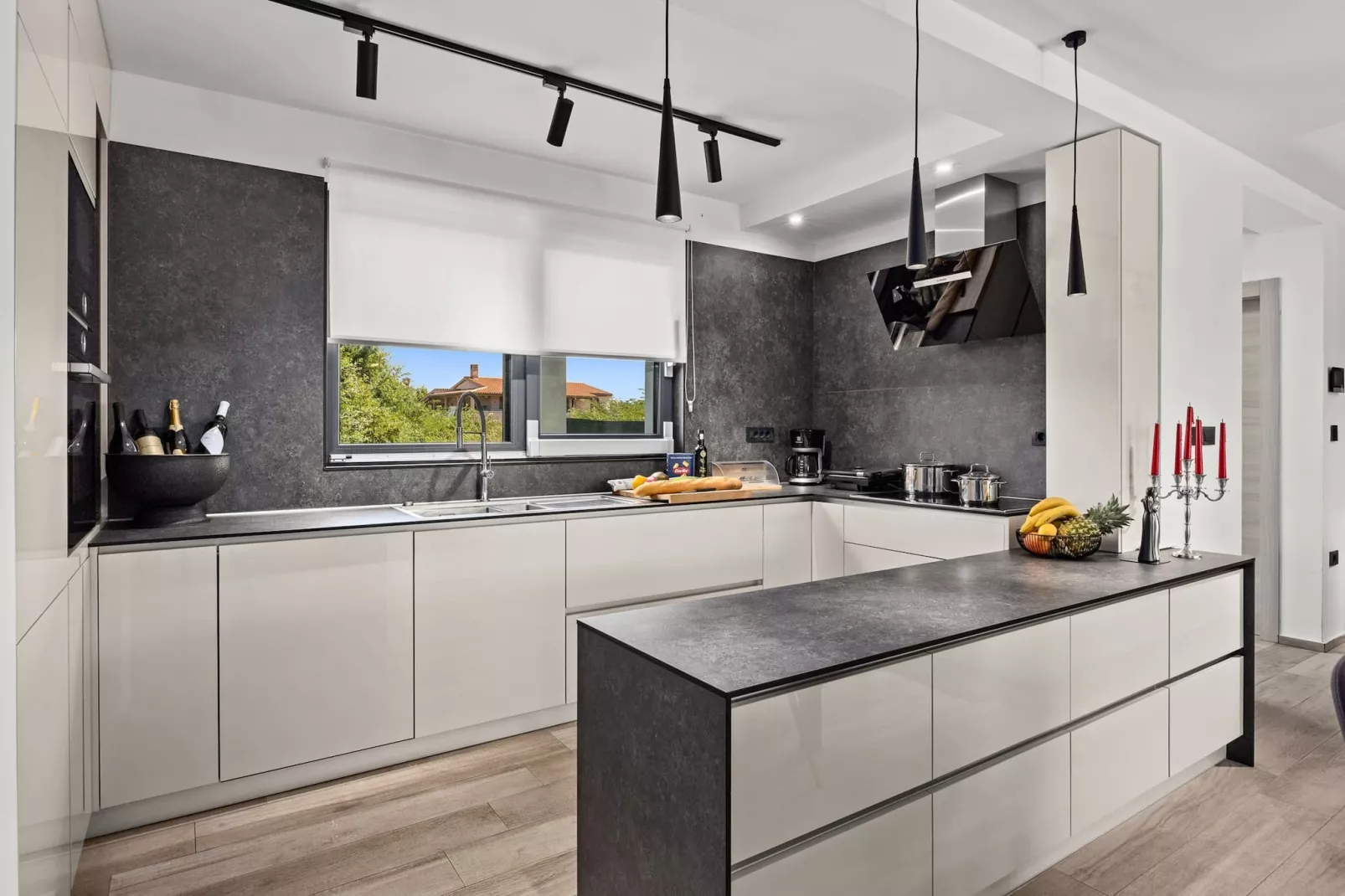Villa Speranza with Private Illuminated Pool-Kitchen