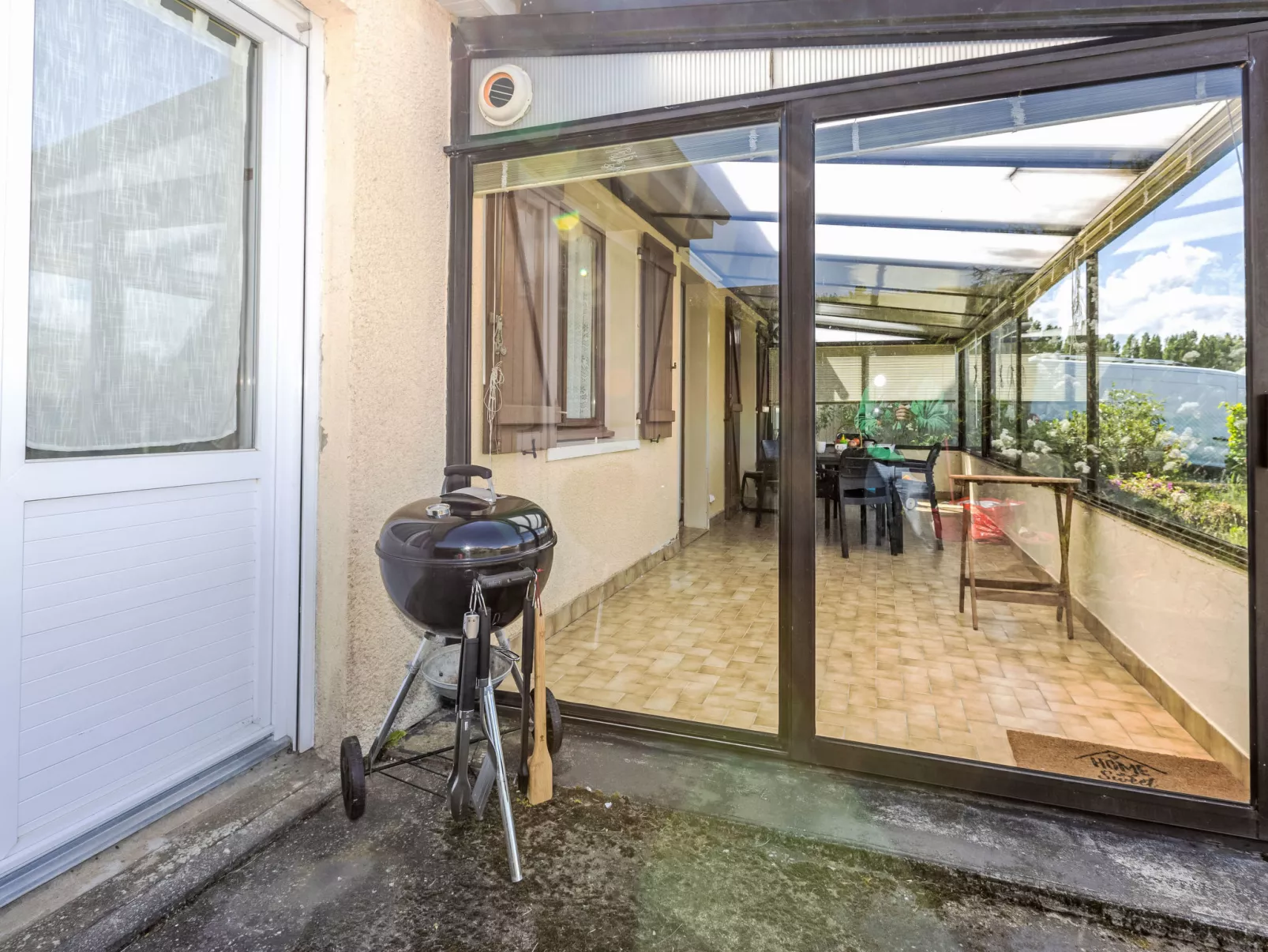 Le Petit Moulin-Outside