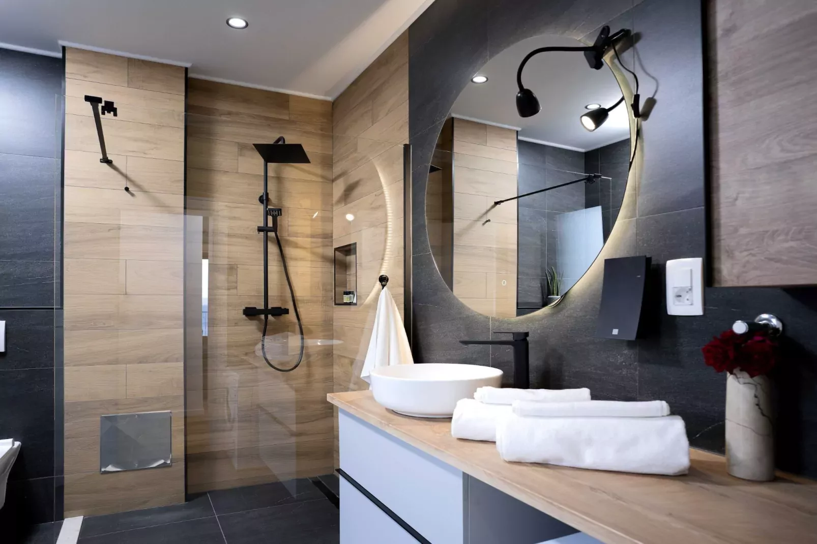 Villa Luce di Mare - Three Bedroom Villa with Pool-Bathroom
