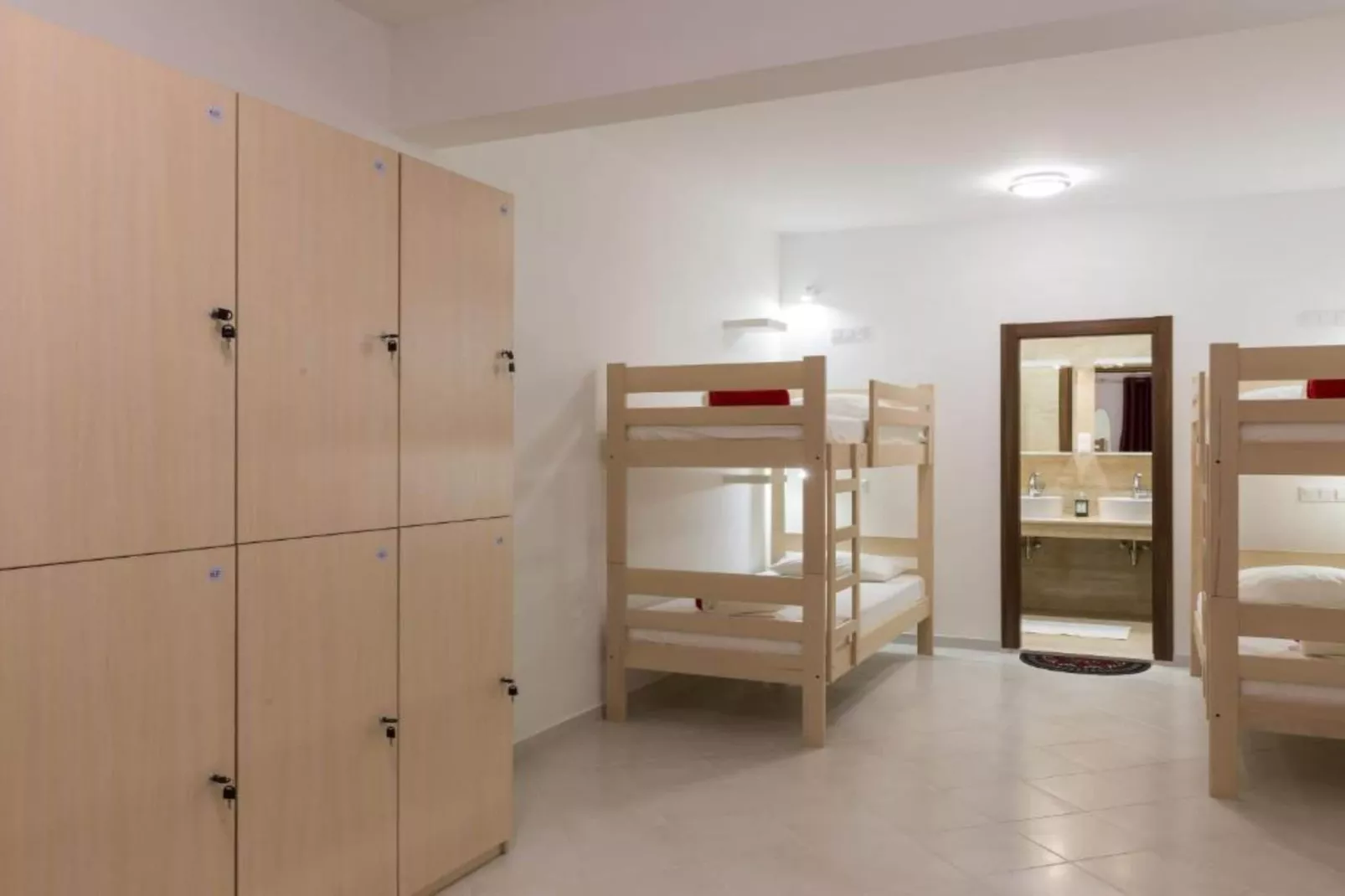 Hostel Free Bird - Bed in Five Bed Mixed Dormitory Room 4  (F)-Chambre