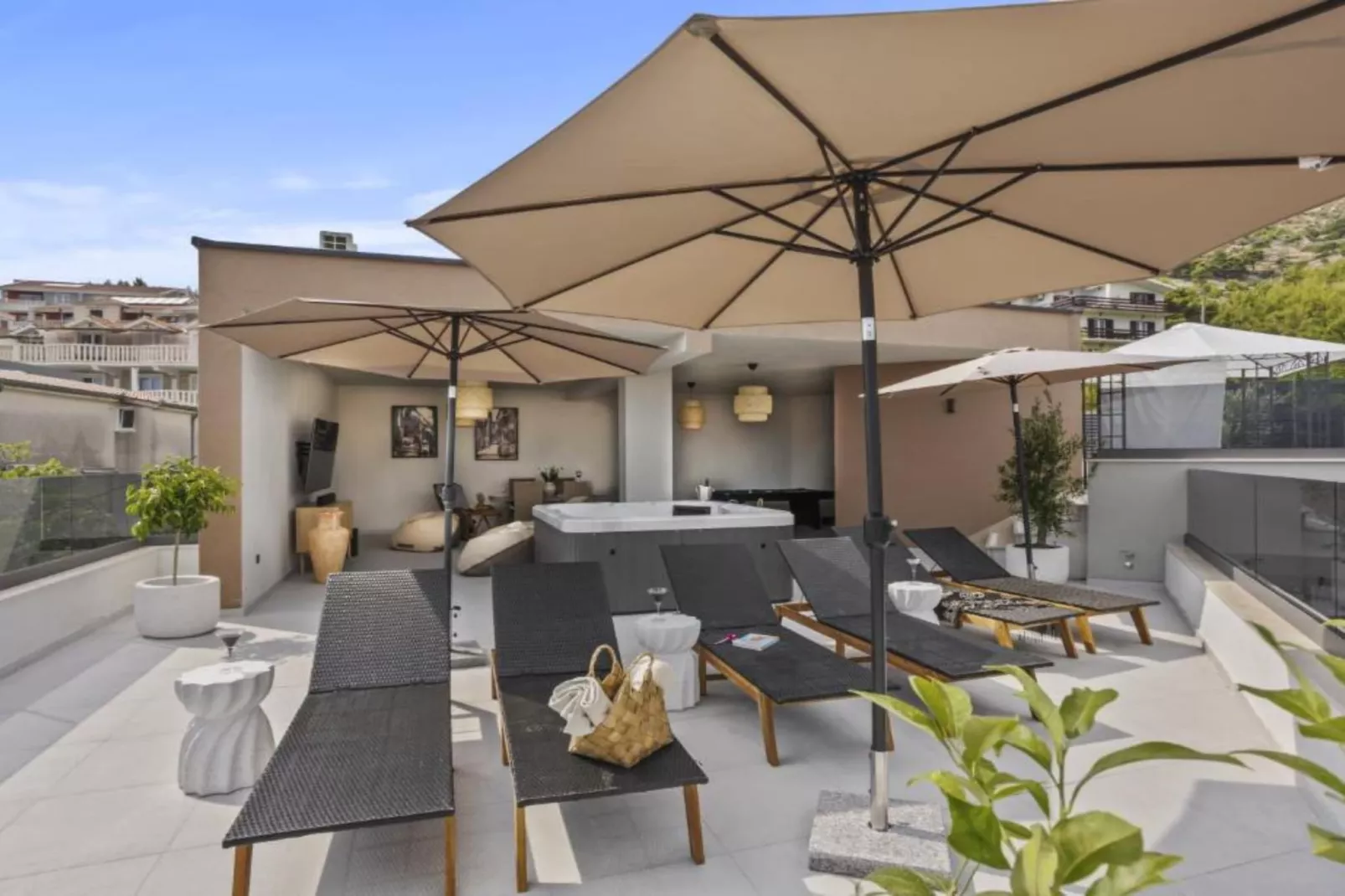 Three-Bedroom Penthouse Apartment-Terrace