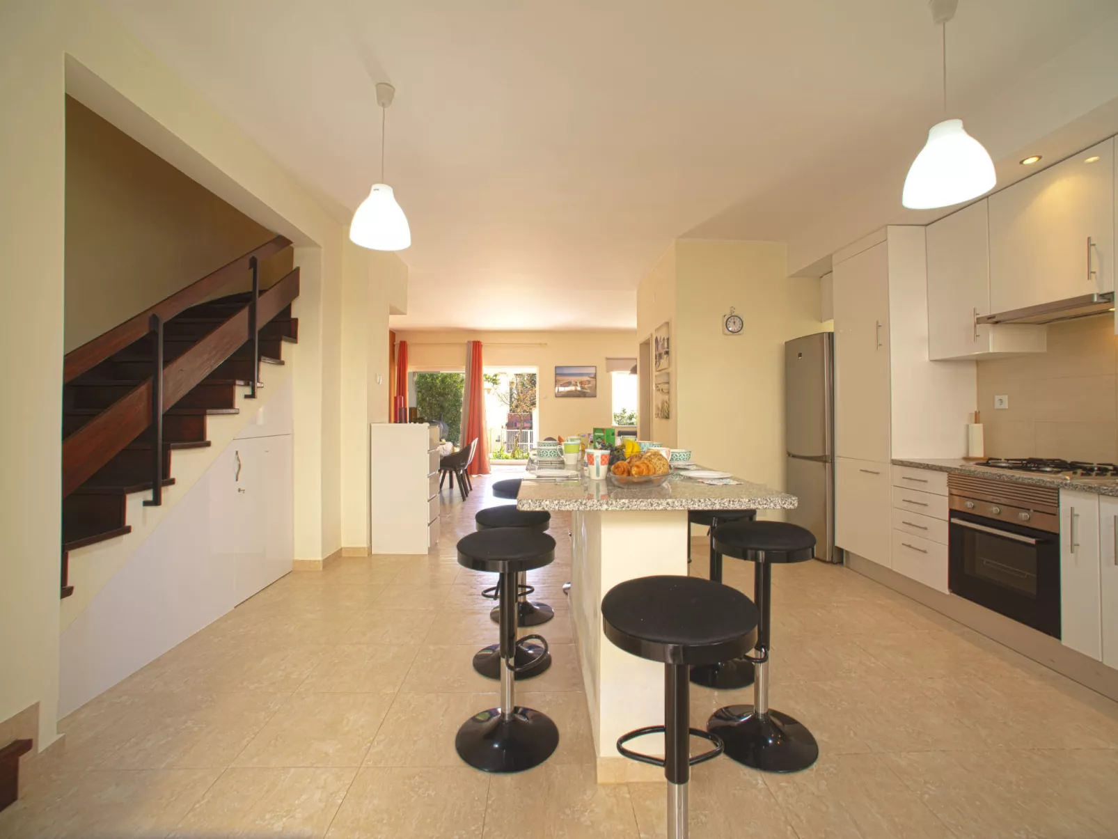 Roy's place-Dedans