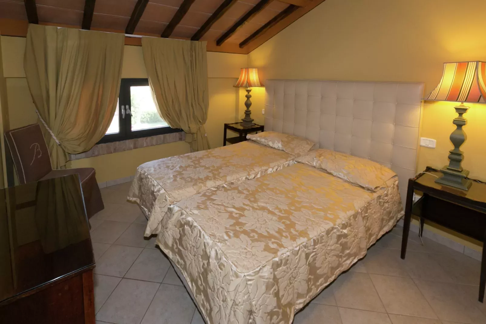 Laurento-Bedroom