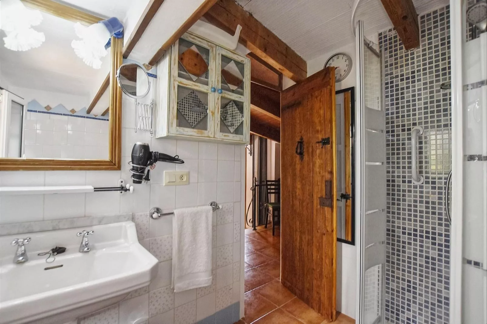 Caseta-Bathroom