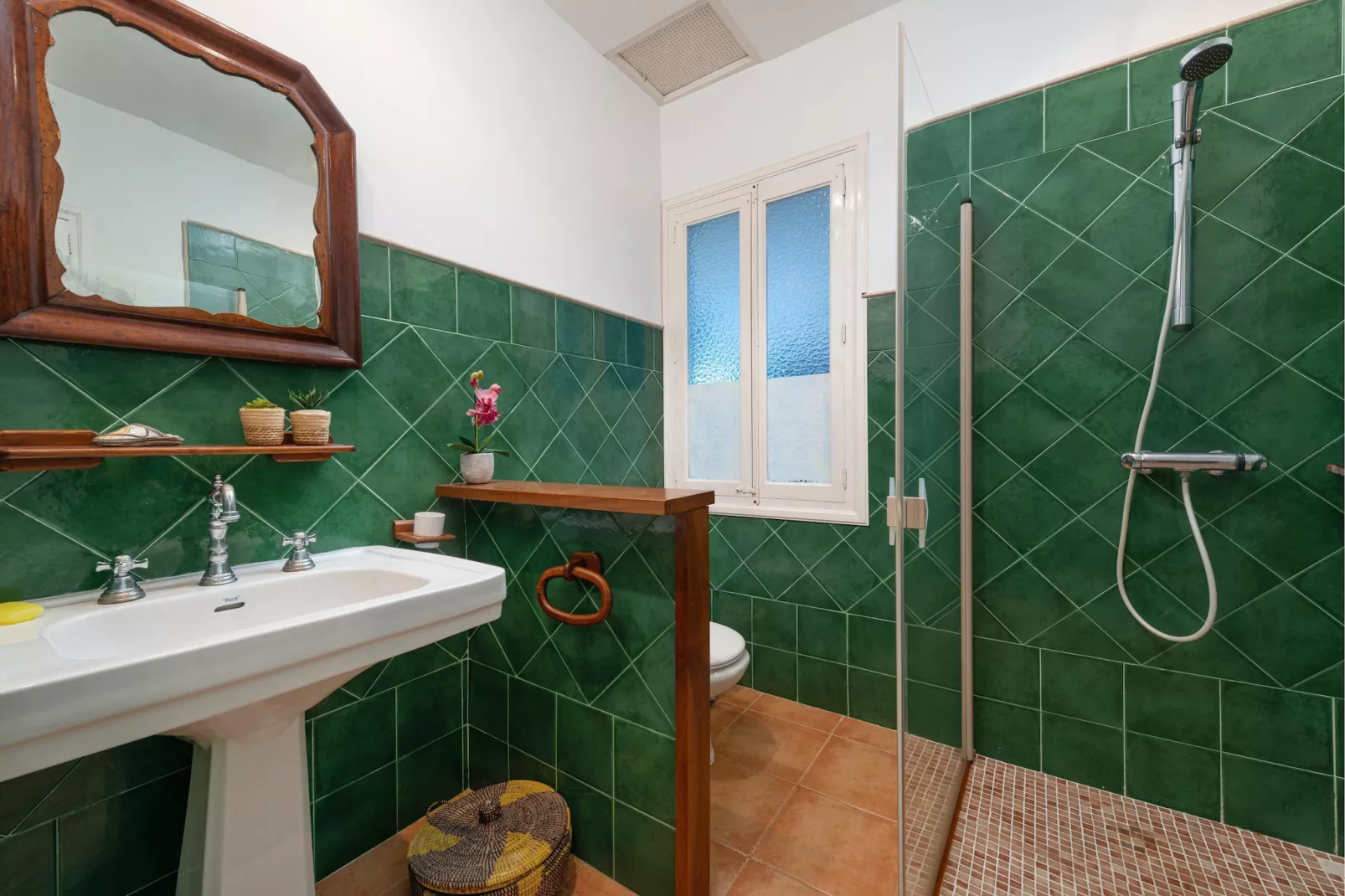 La Torre De La Gola-Bathroom