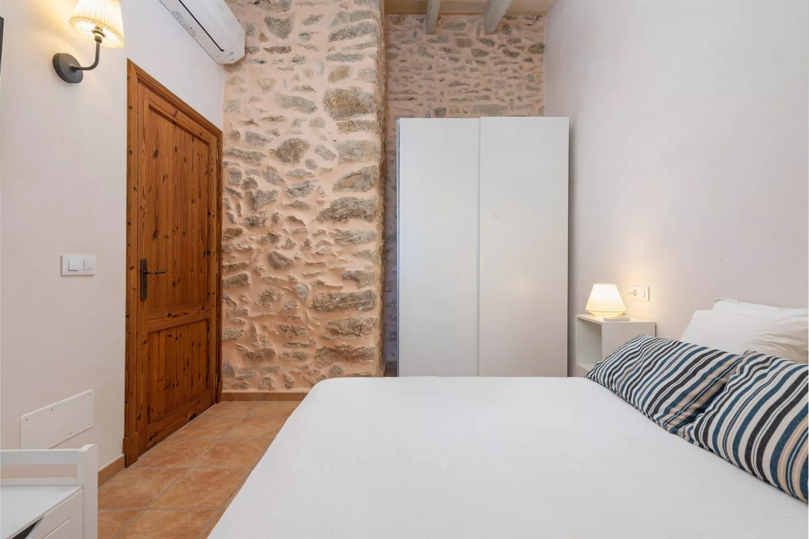 Son EsquerrÀ-Schlafzimmer