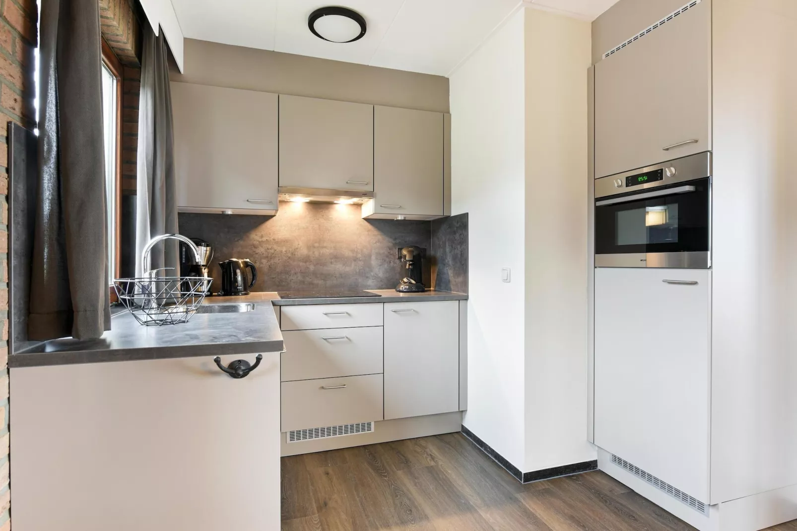 Vakantiepark Reevallis 1-Kitchen