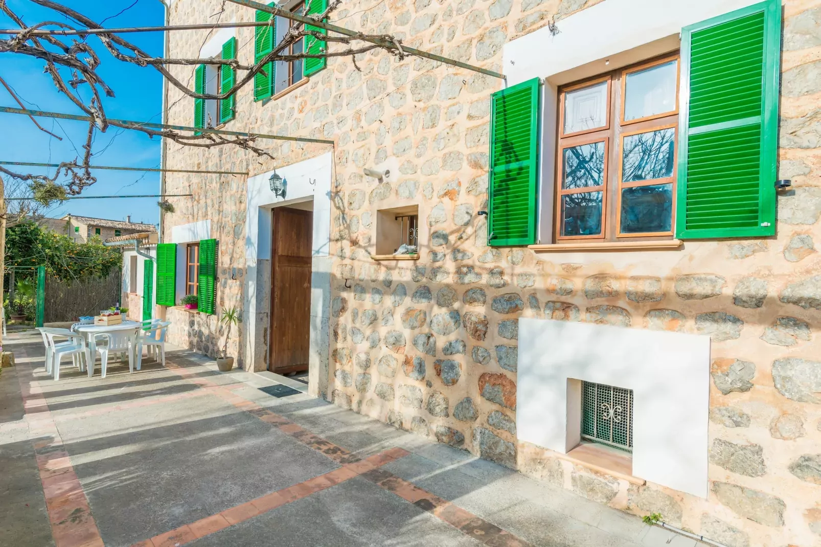 Can Raia - Exterior in summer