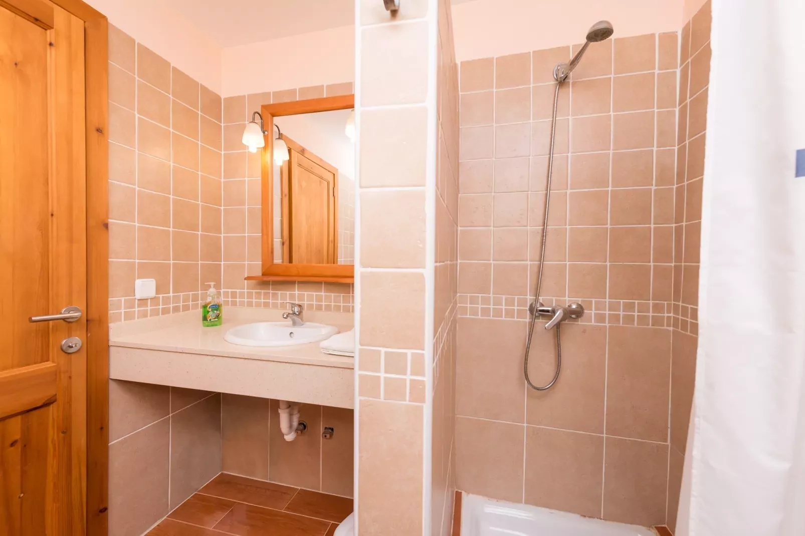 Can Canals-Bathroom
