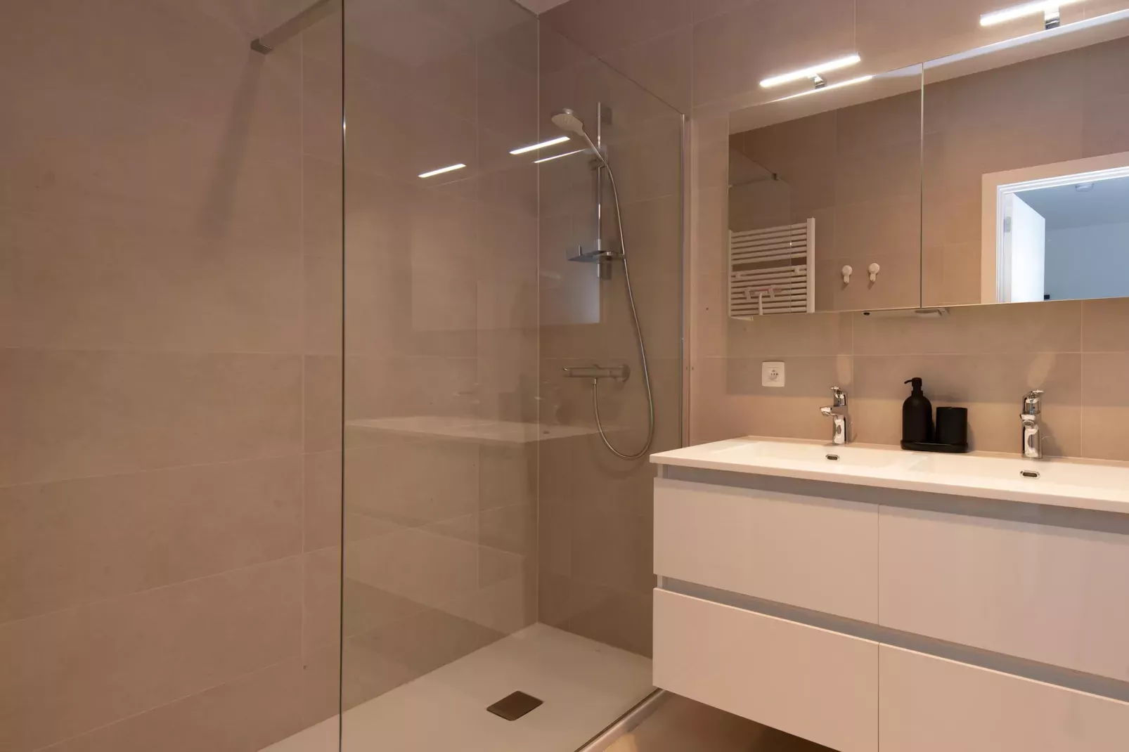 Sky Bridge-Bathroom
