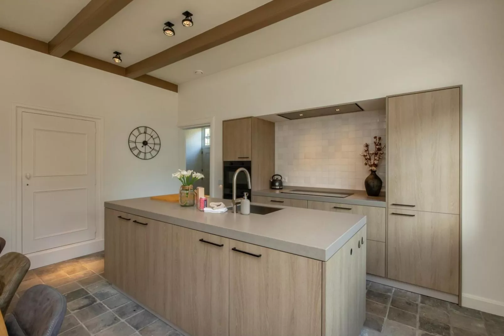 Vakantiehuis 'Boerderij Molenhof' - Stationsweg 5  Heinkenszand-Kitchen