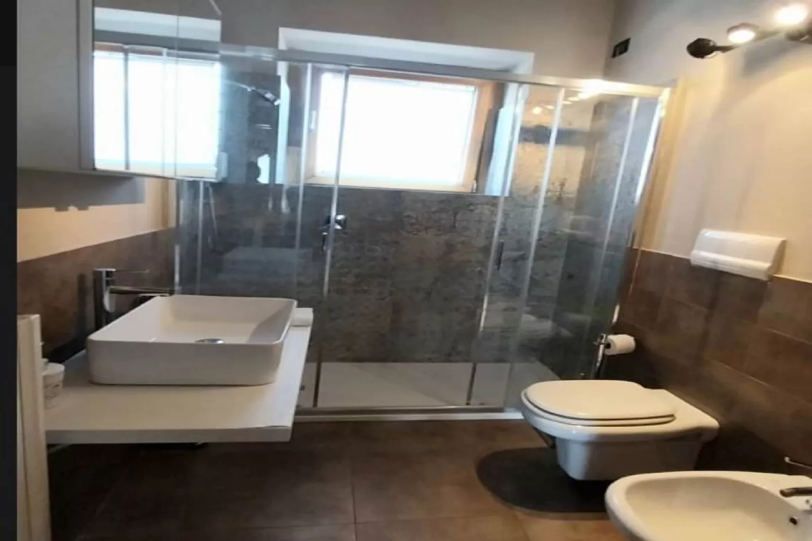 Pinot Bianco-Bathroom
