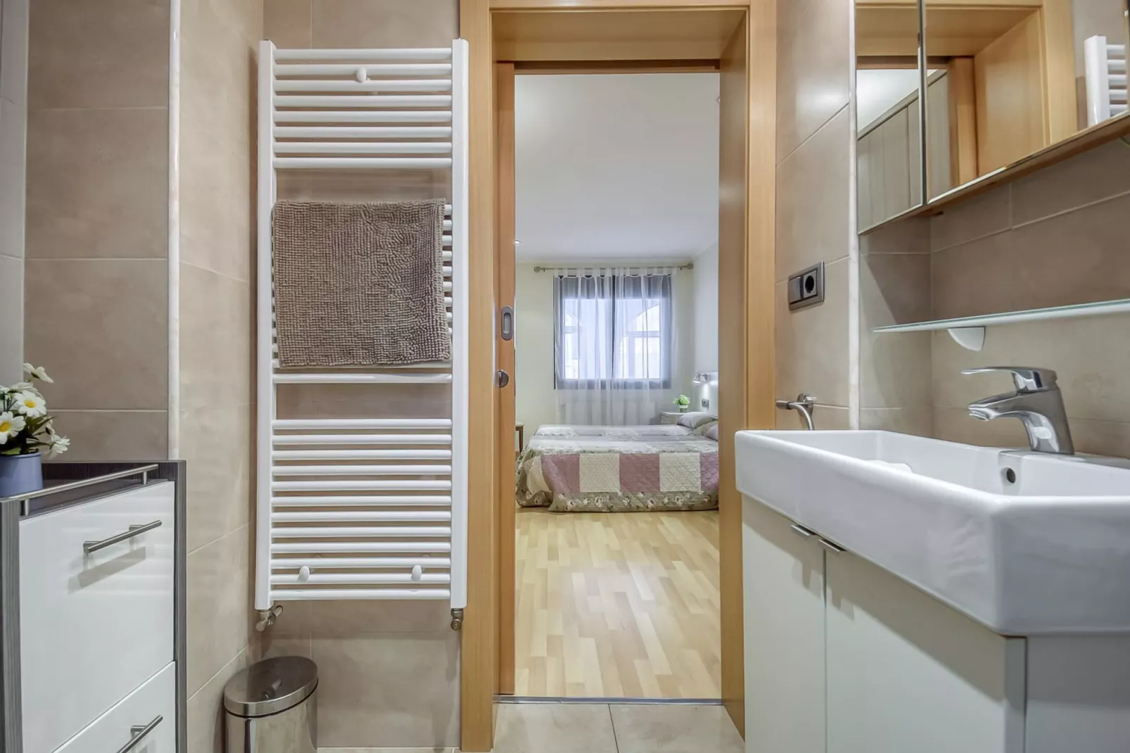 P.C. MESTRAL 1  1 Roses-Bathroom