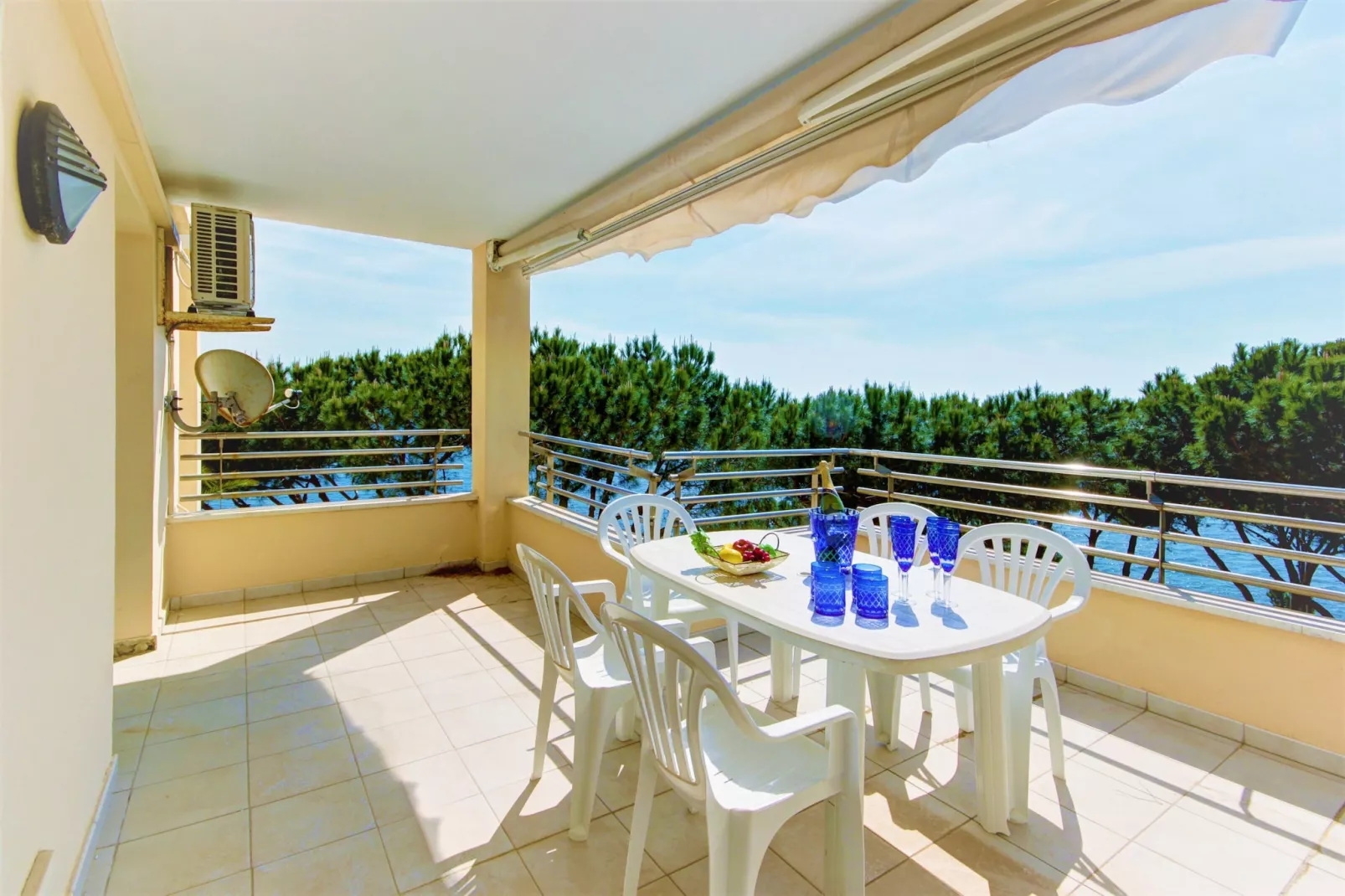 MARE NOSTRUM 1 18 Roses-Terrassenbalkon