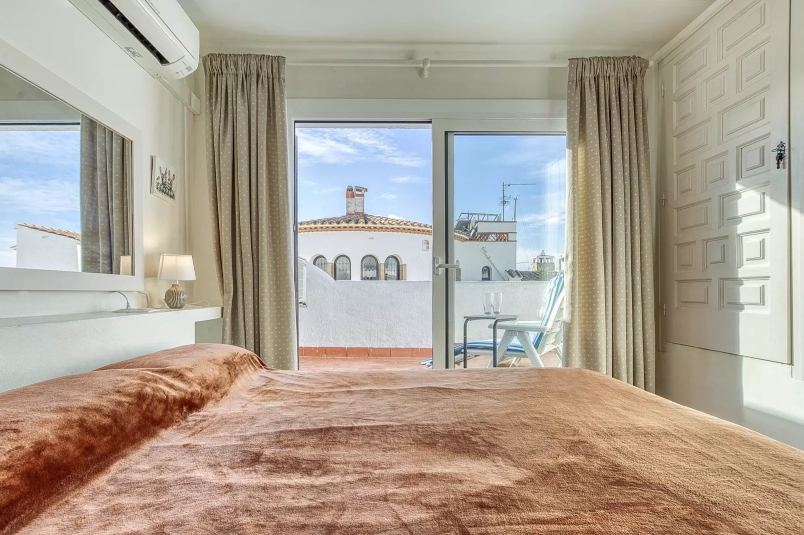 ISLA CARTAGO 49 Empuriabrava-Bedroom