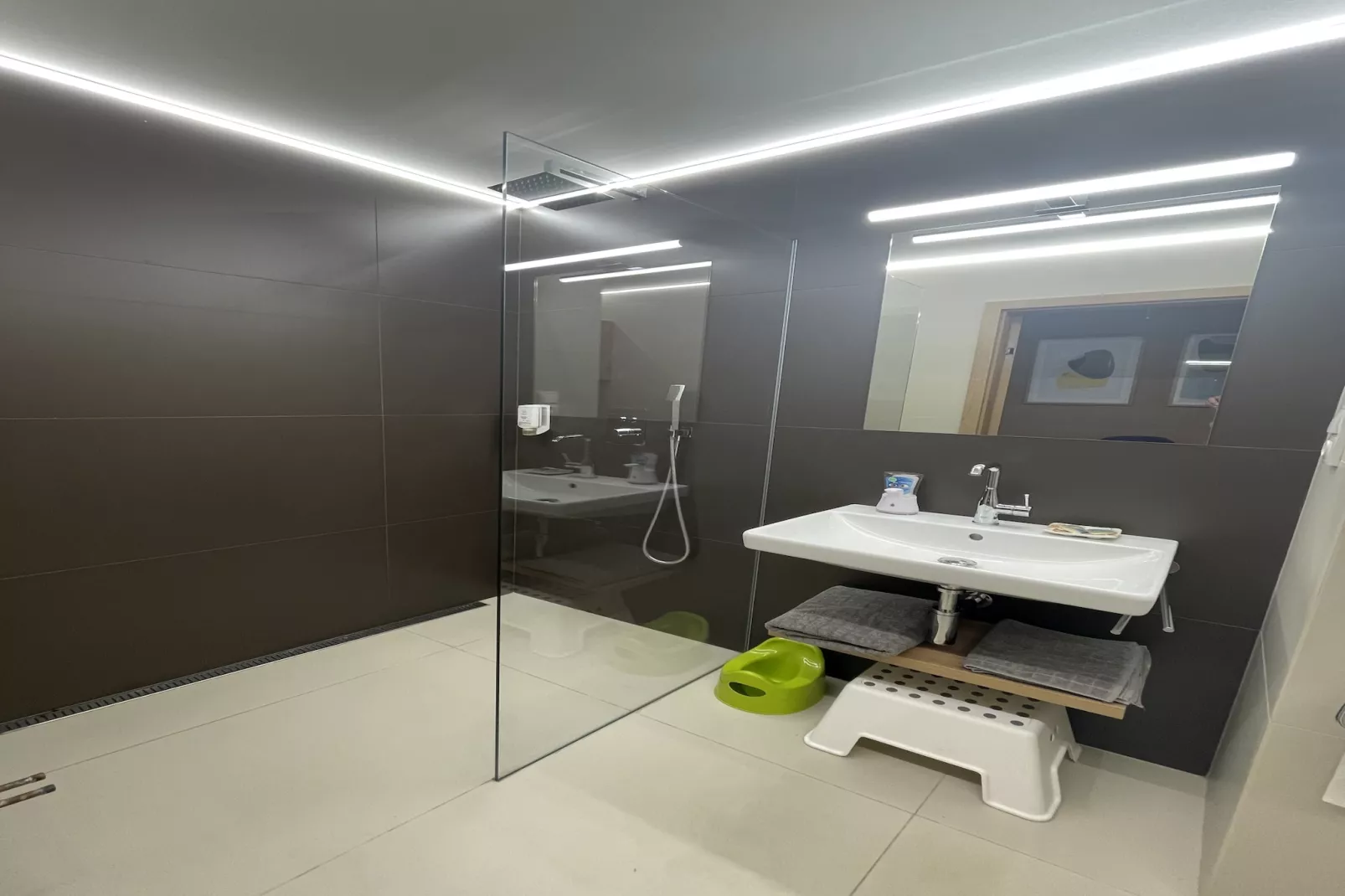 Villa Kretin VLV142-Bathroom