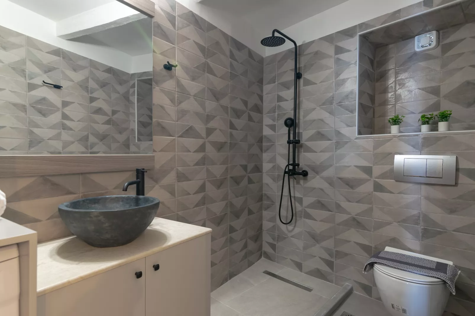 Iliahtida-Bathroom
