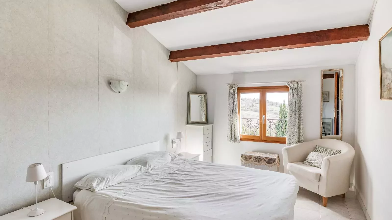 Sourire du Soleil-Bedroom
