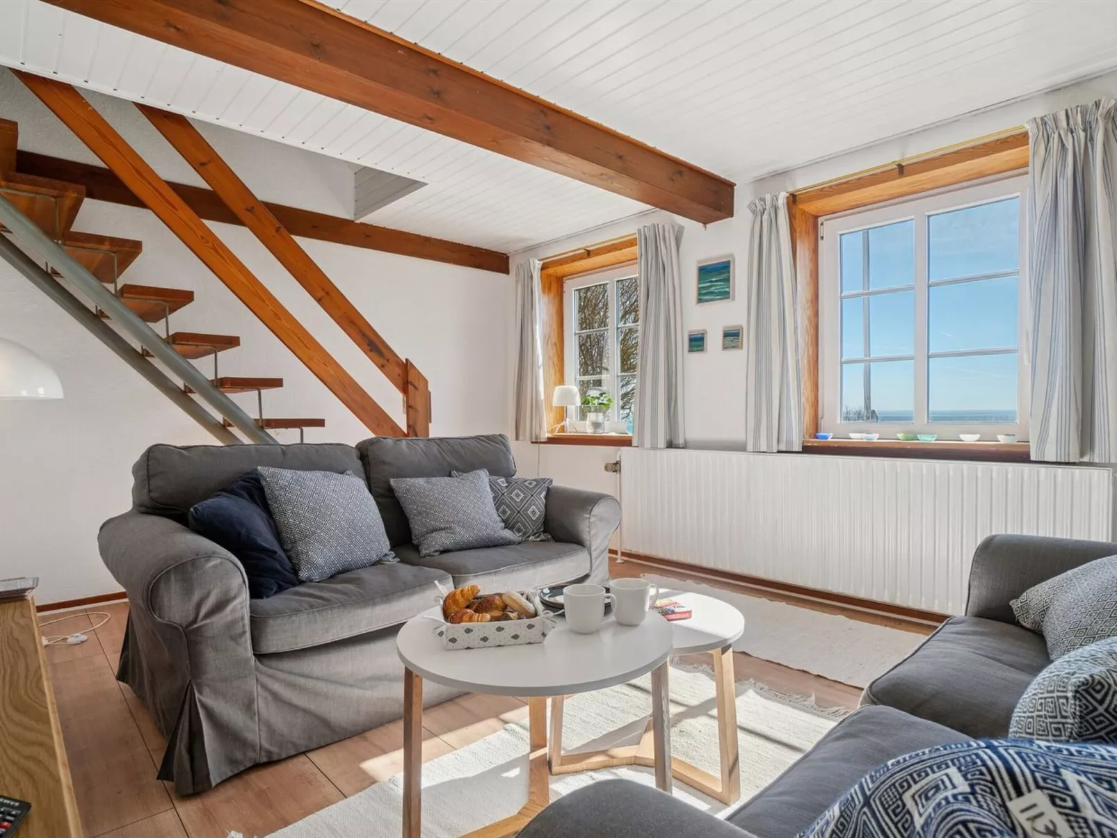 "Hakon" - 40m from the sea-Drinnen