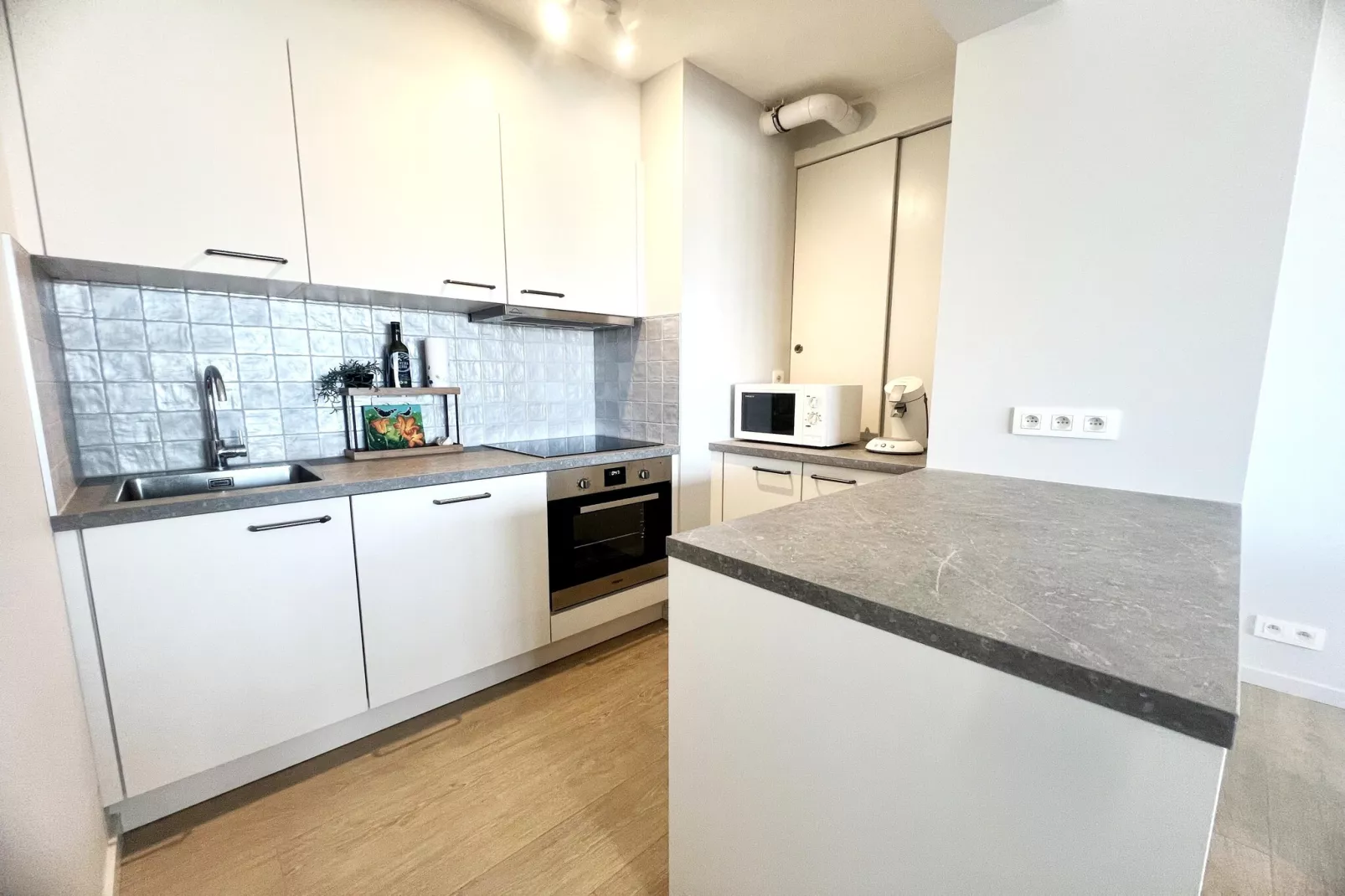 BALMORAL 0001-Kitchen