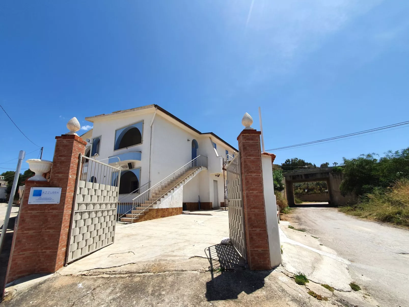 Pietra Marina-Outside