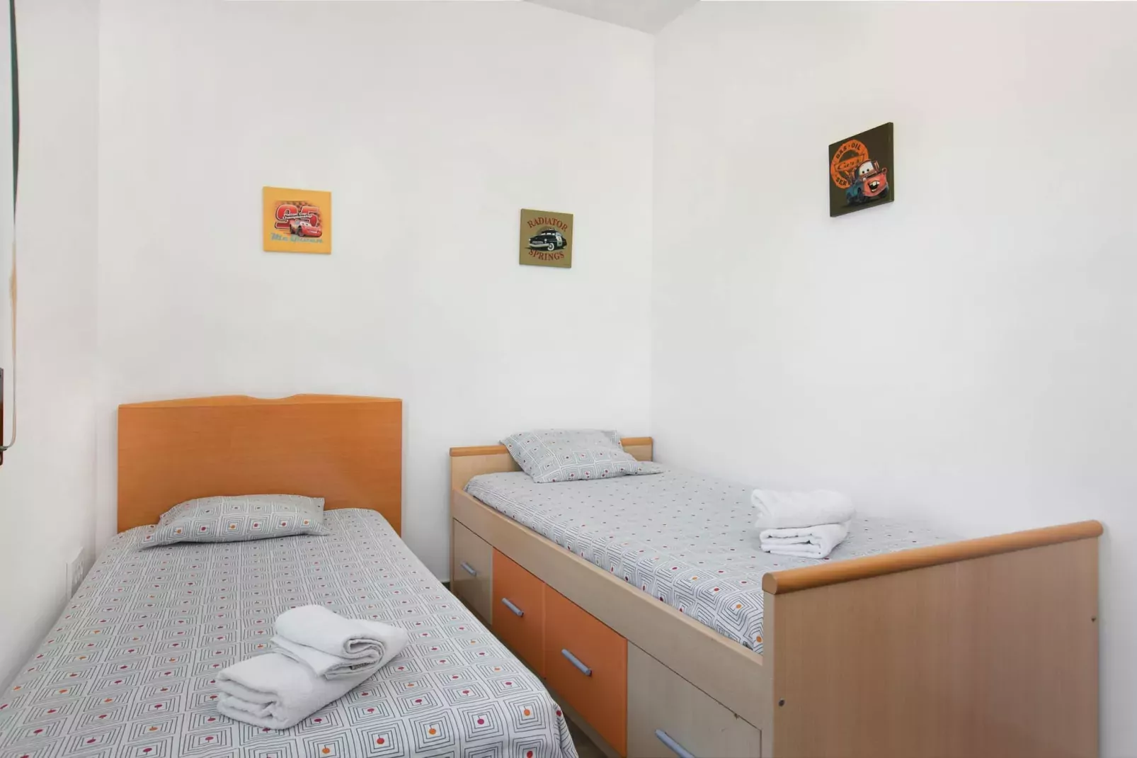 Camelia-Bedroom