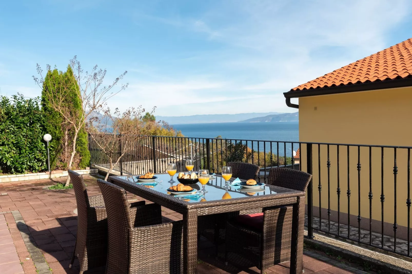 Holiday Home Alis with Sea View-Terrasse