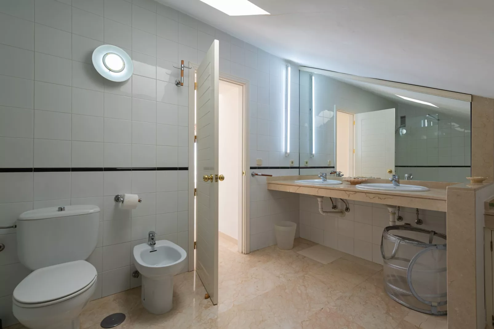 Blue Marlin 5-Bathroom