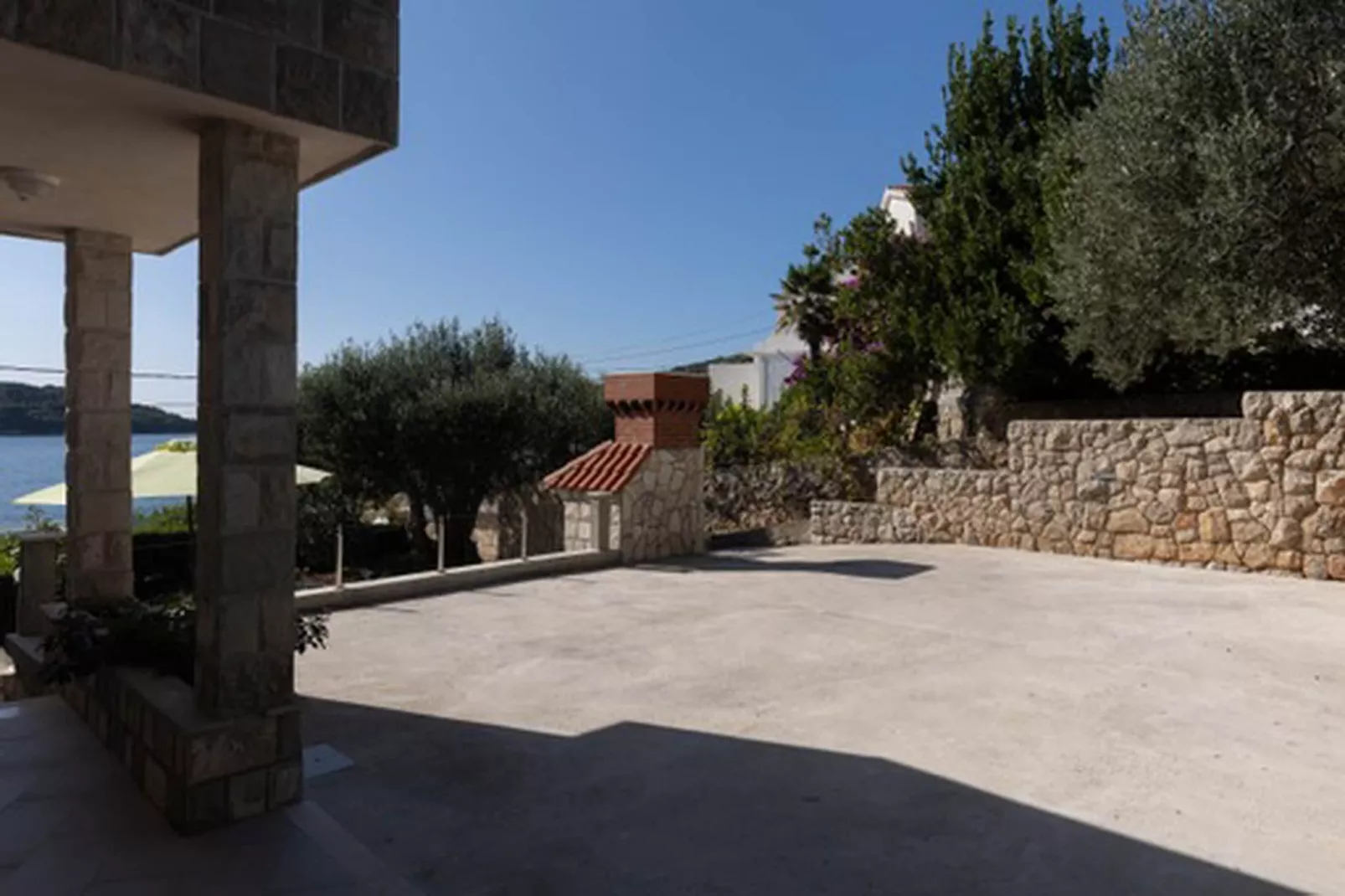 House Rašica - One Bedroom Apartment with Terrace and Sea view (2)-Parking