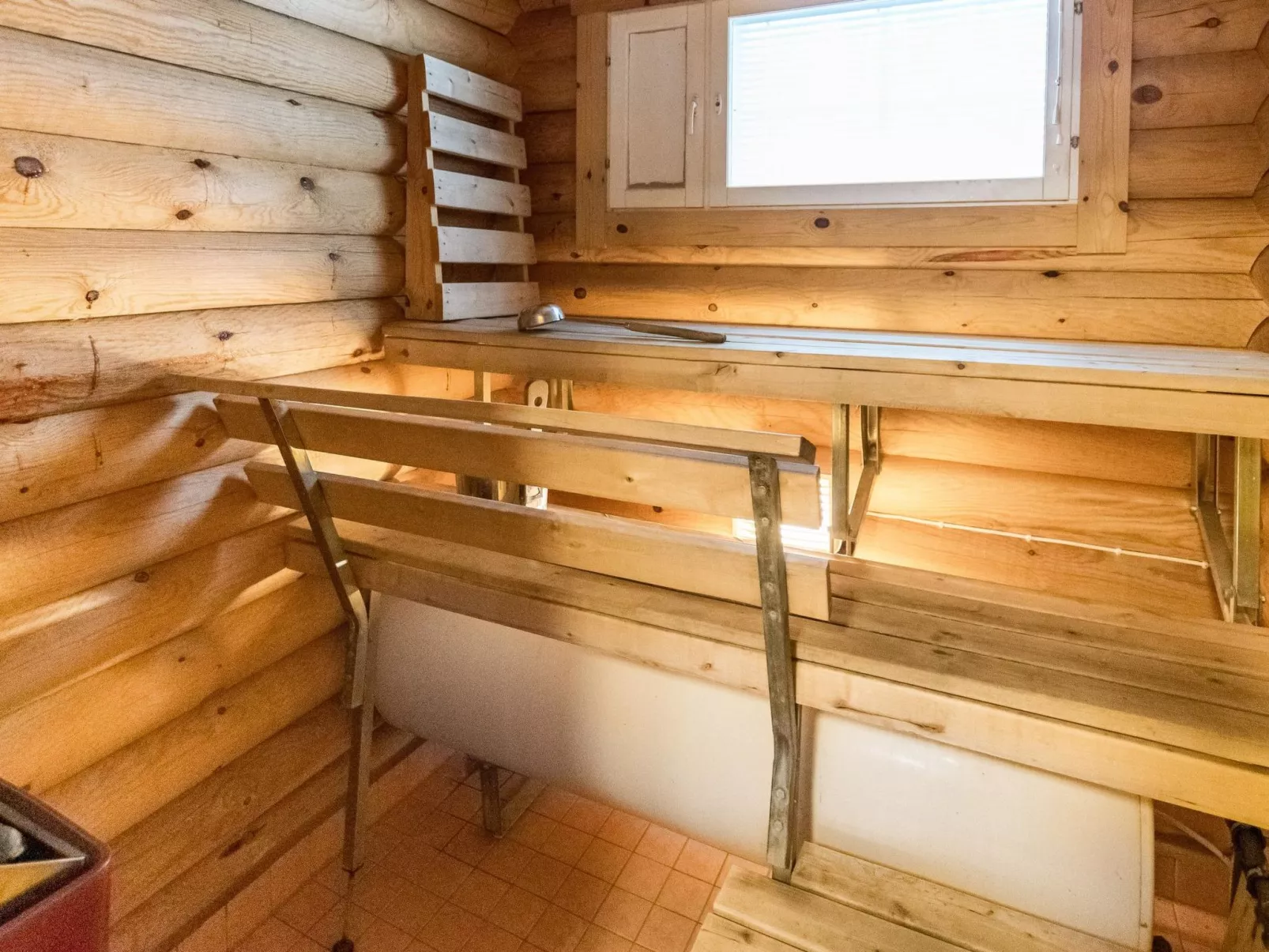 Kilpolan orvokki, pauliina ja karoliina-Inside
