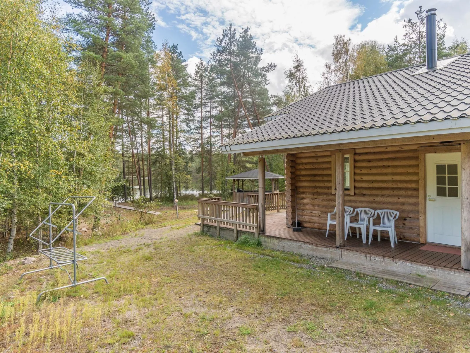 Valkealammi-Outside