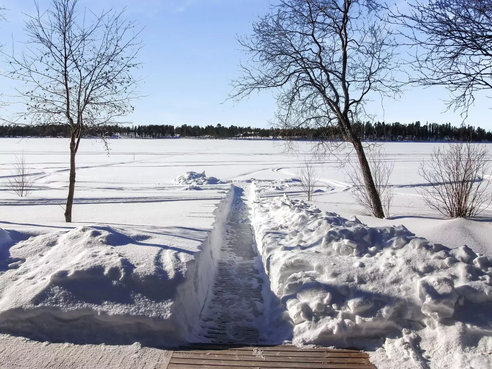 Alakitkajärvi, takkusalmi-Draußen