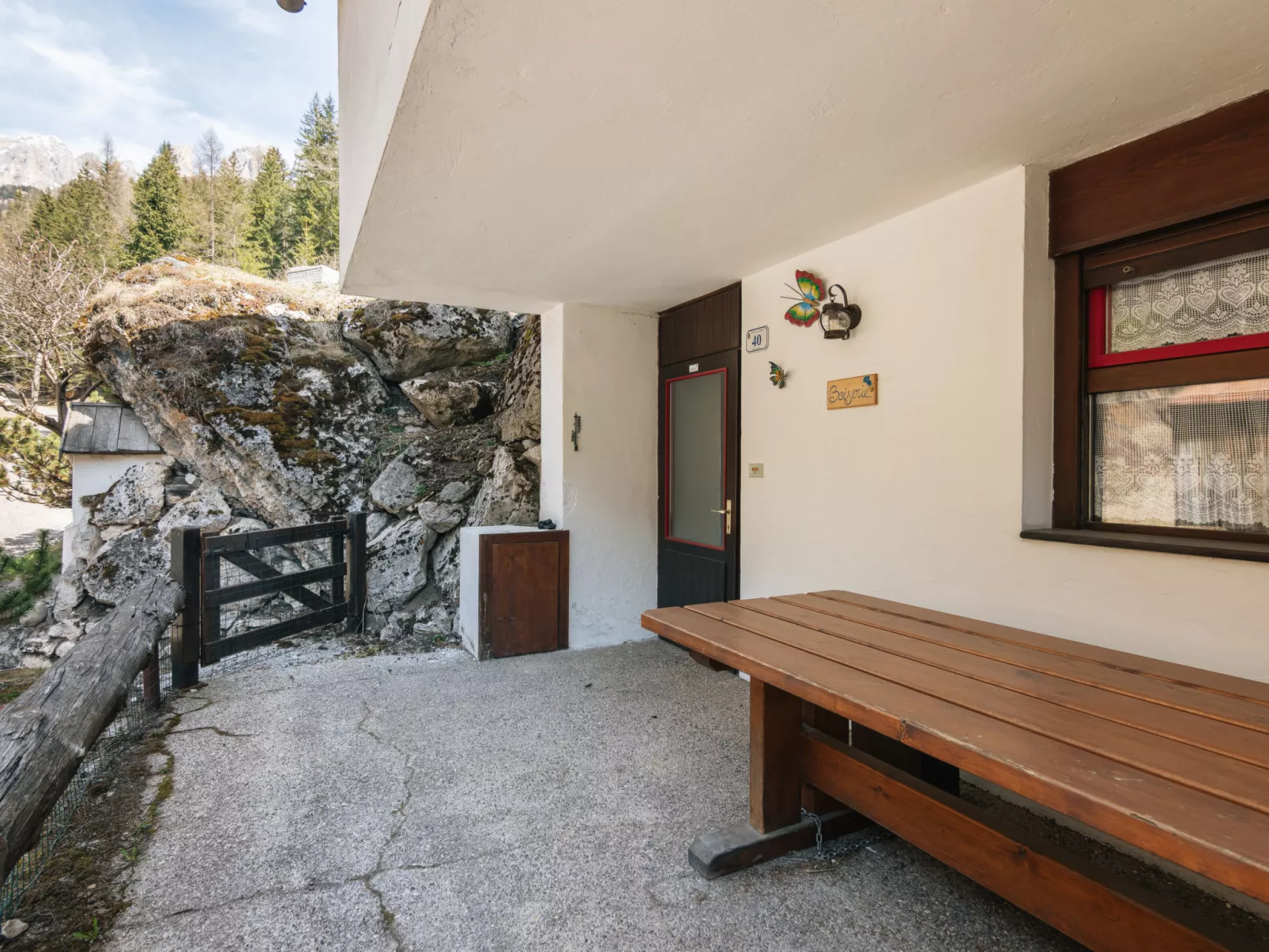 Boiserie-Outside